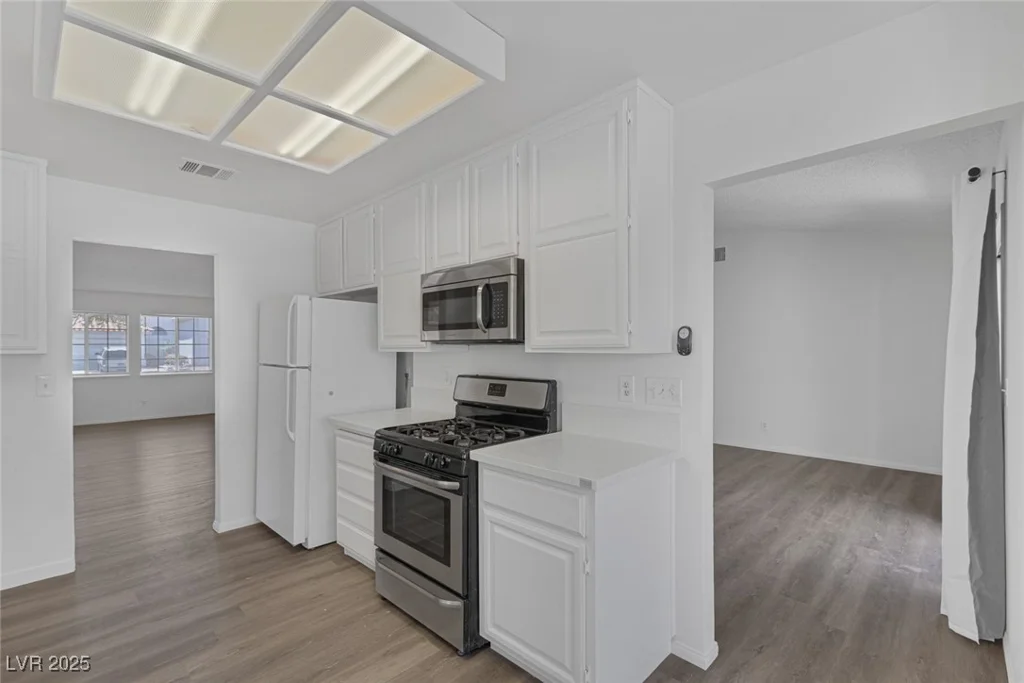 6112 Blossom Knoll, Las Vegas, NV 89108