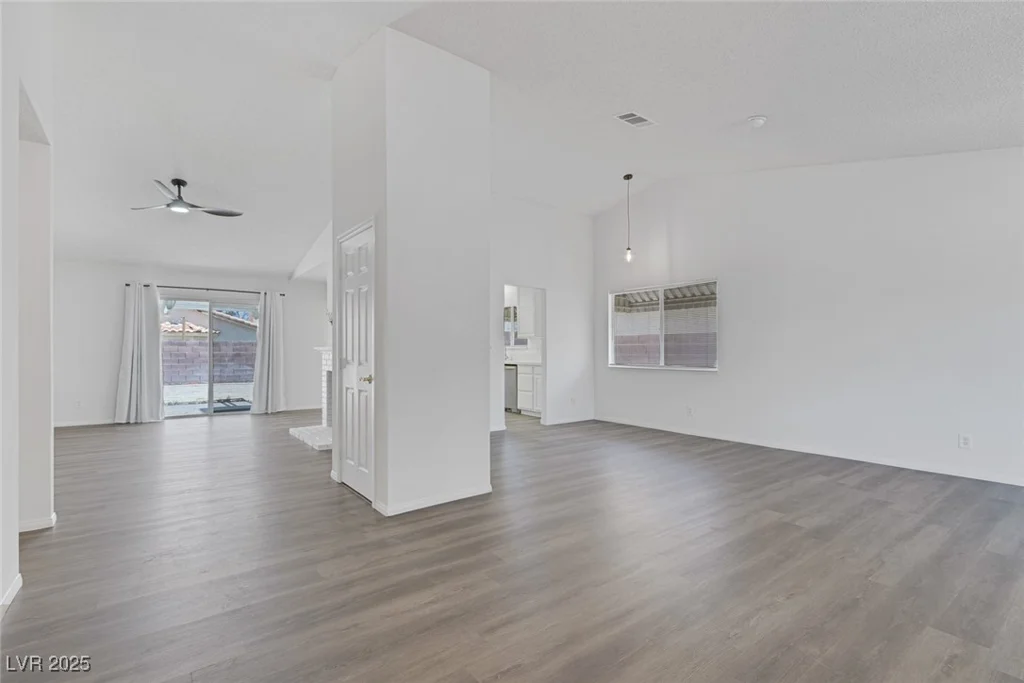 6112 Blossom Knoll, Las Vegas, NV 89108