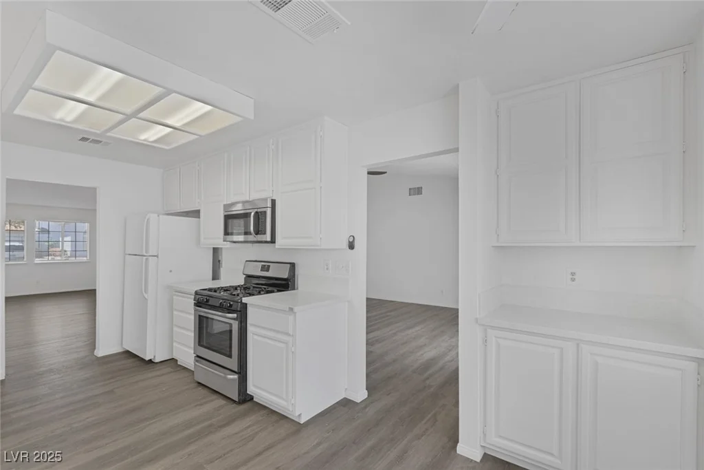 6112 Blossom Knoll, Las Vegas, NV 89108