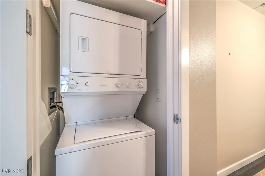 4575 Dean Martin, Las Vegas, NV 89103