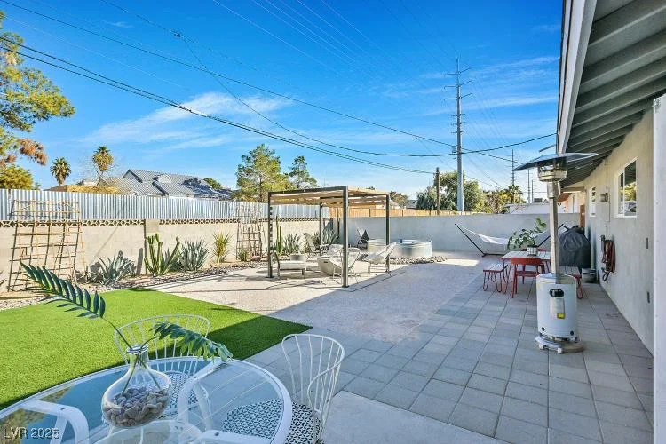 105 Shadow, Las Vegas, NV 89106