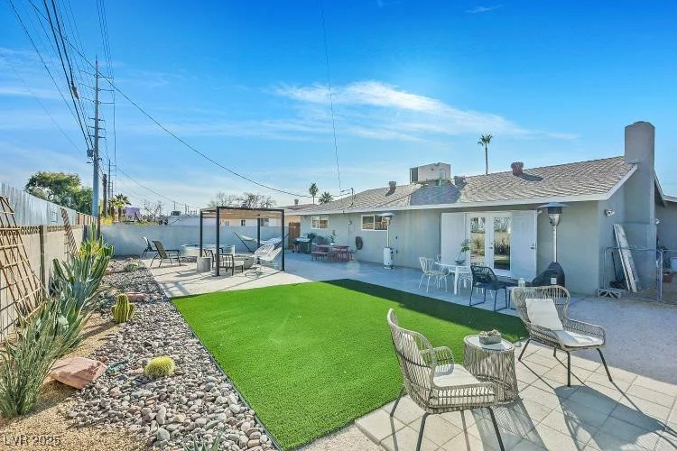 105 Shadow, Las Vegas, NV 89106