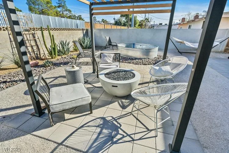 105 Shadow, Las Vegas, NV 89106