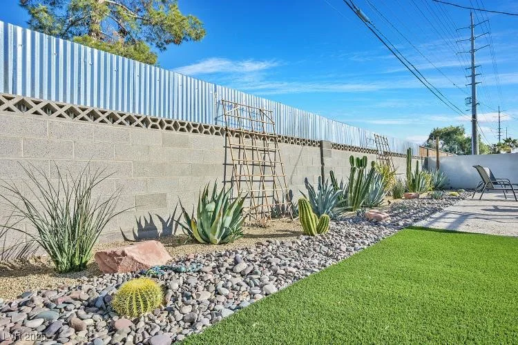 105 Shadow, Las Vegas, NV 89106