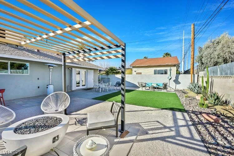 105 Shadow, Las Vegas, NV 89106