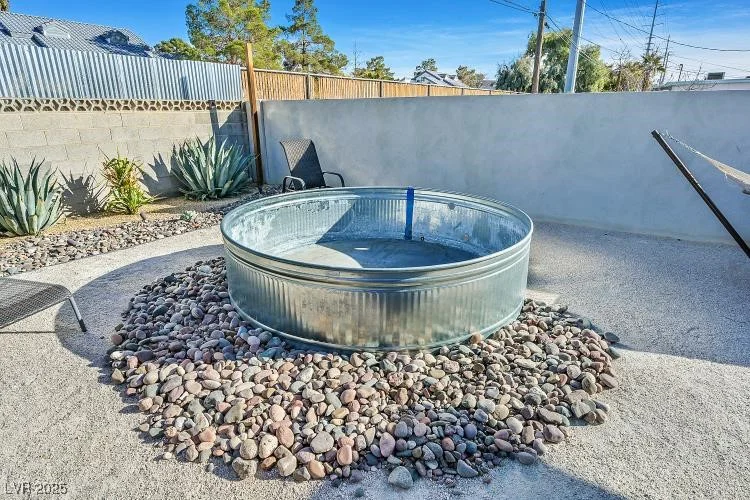 105 Shadow, Las Vegas, NV 89106