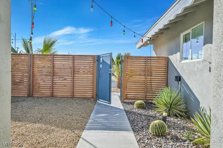 105 Shadow, Las Vegas, NV 89106