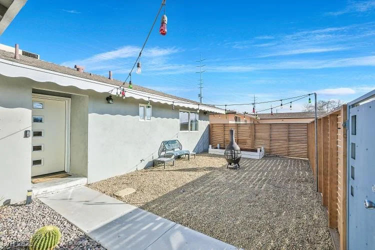 105 Shadow, Las Vegas, NV 89106