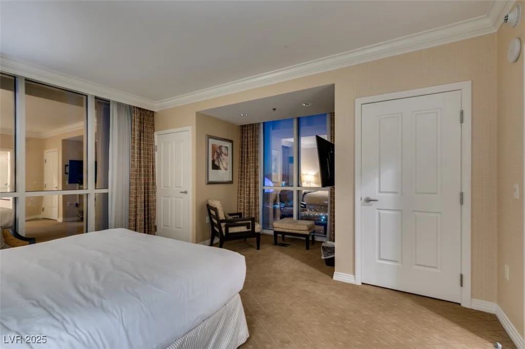 135 HARMON, Las Vegas, NV 89109