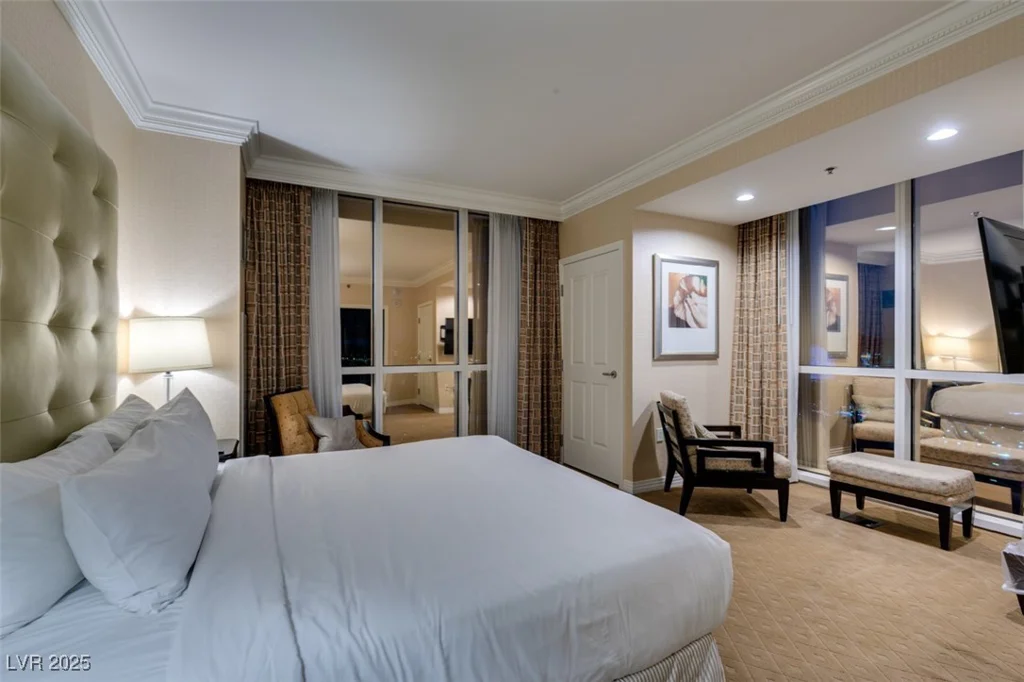 135 HARMON, Las Vegas, NV 89109