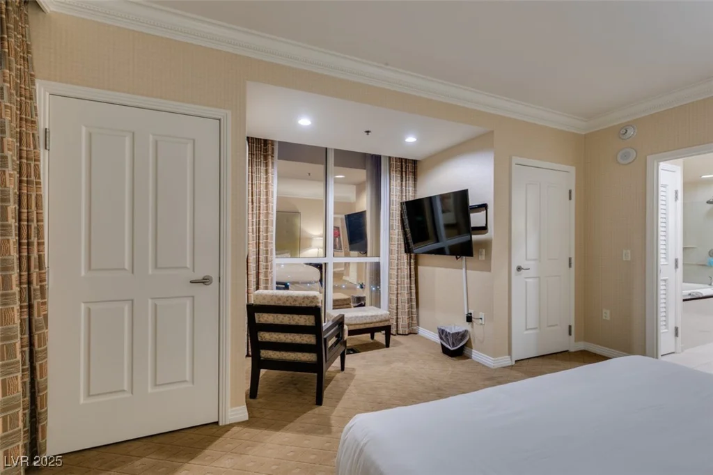 135 HARMON, Las Vegas, NV 89109