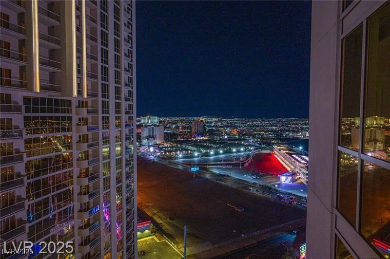 135 HARMON, Las Vegas, NV 89109