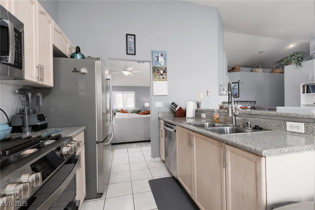 998 Hunters Run, Henderson, NV 89002