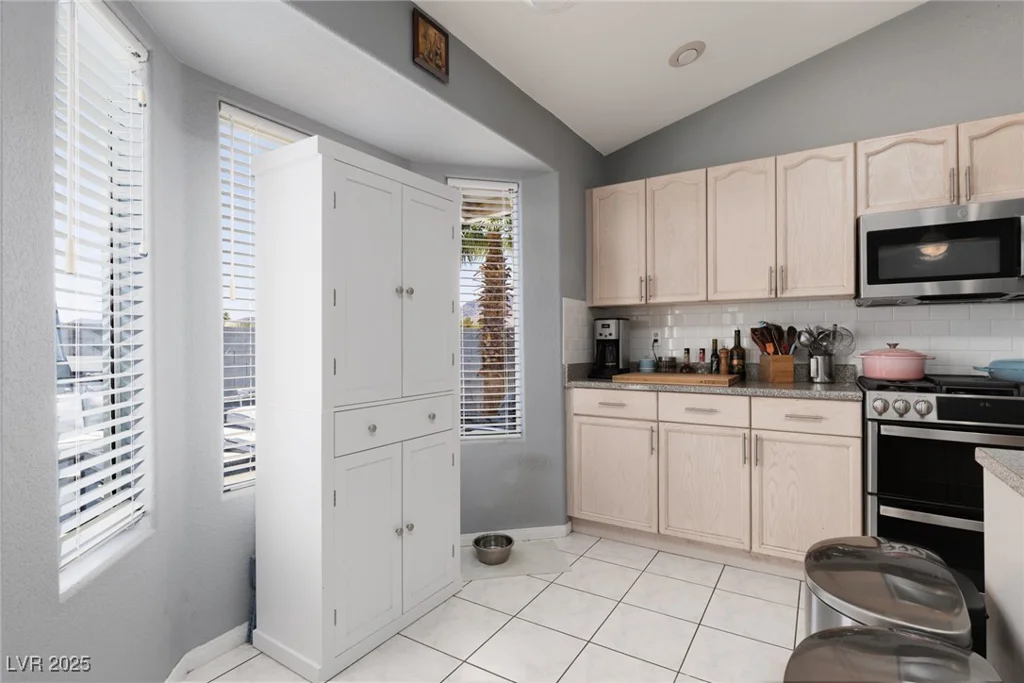 998 Hunters Run, Henderson, NV 89002