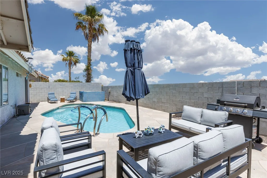 998 Hunters Run, Henderson, NV 89002