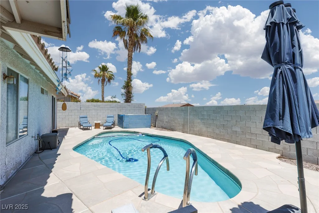 998 Hunters Run, Henderson, NV 89002