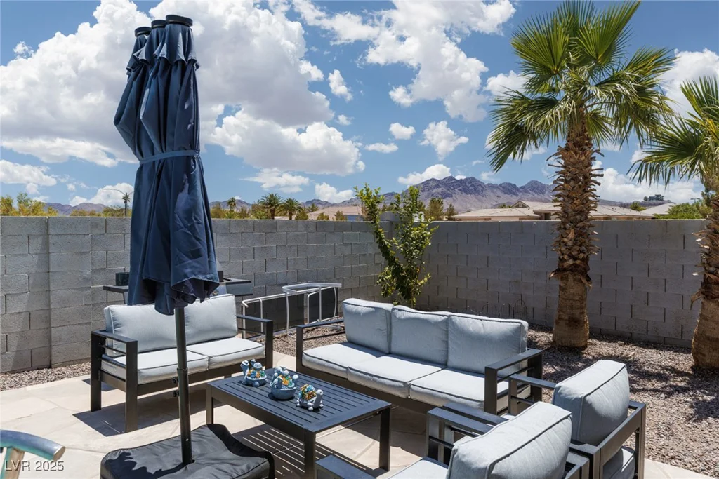 998 Hunters Run, Henderson, NV 89002