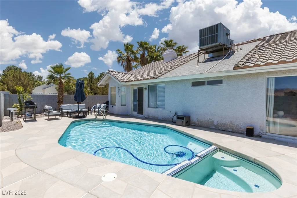 998 Hunters Run, Henderson, NV 89002