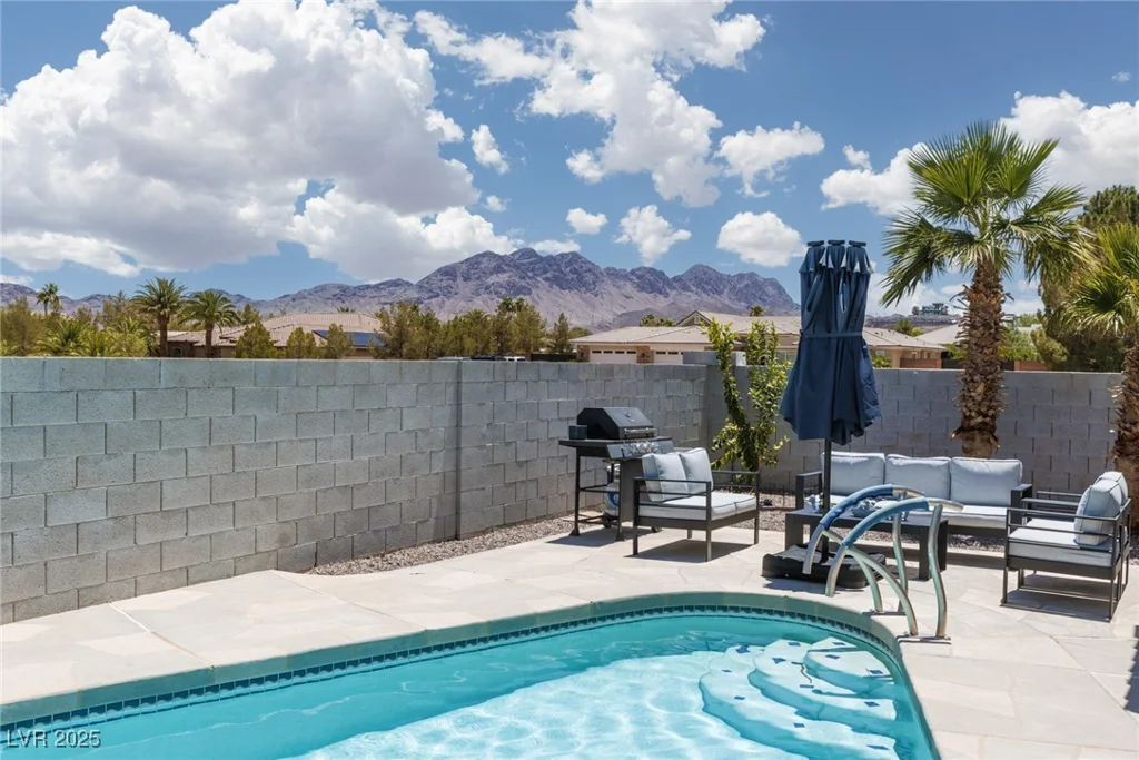 998 Hunters Run, Henderson, NV 89002