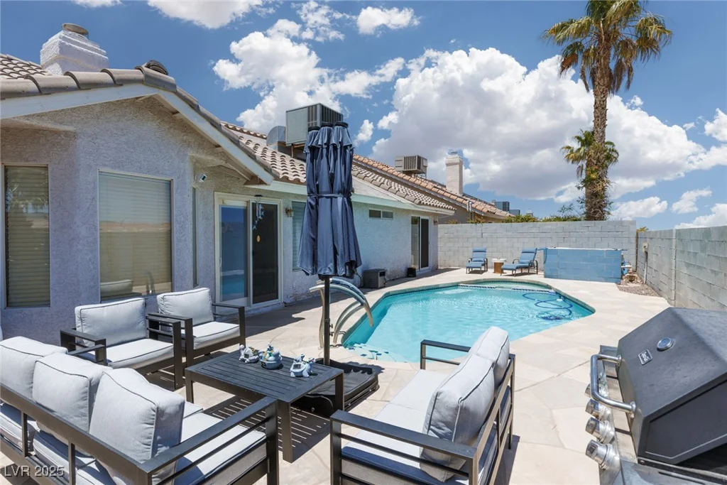 998 Hunters Run, Henderson, NV 89002