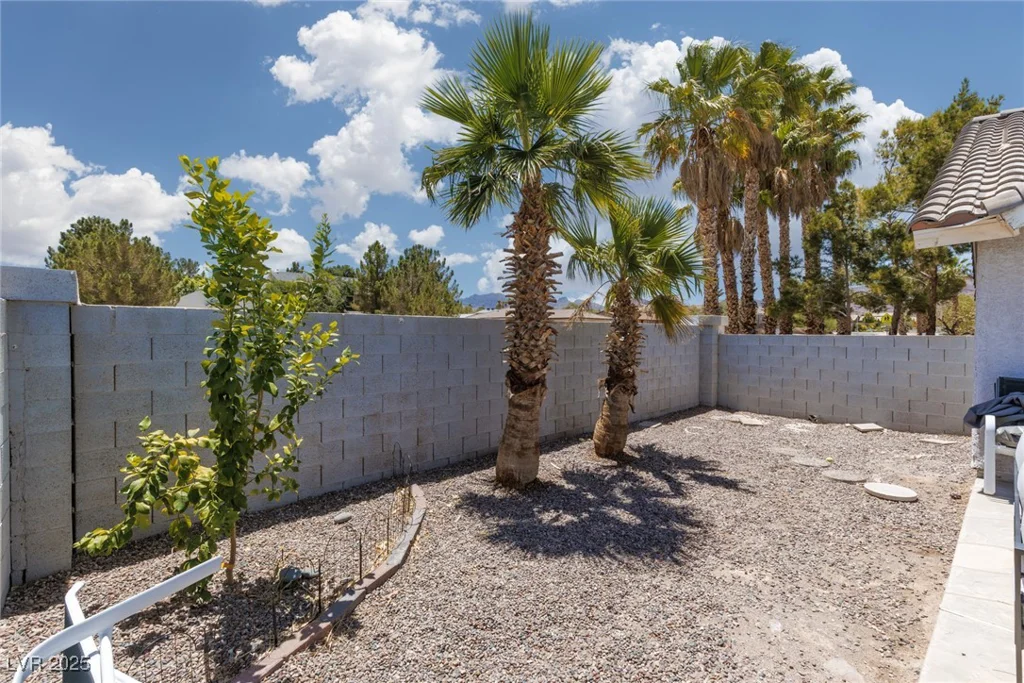 998 Hunters Run, Henderson, NV 89002