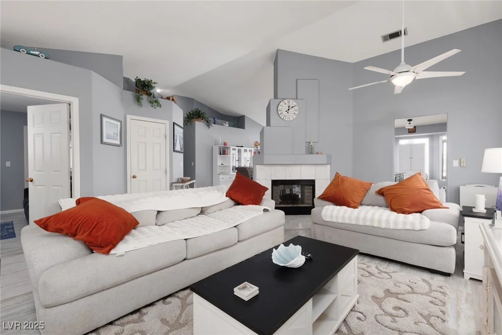 998 Hunters Run, Henderson, NV 89002