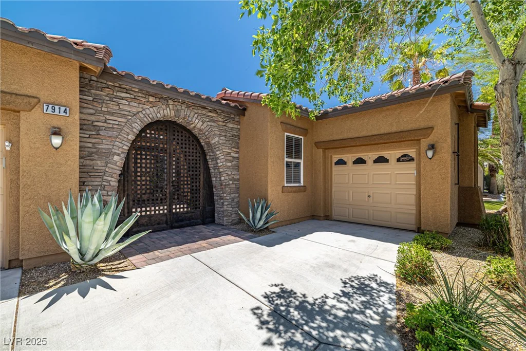 7914 Elk Mountain, Las Vegas, NV 89113