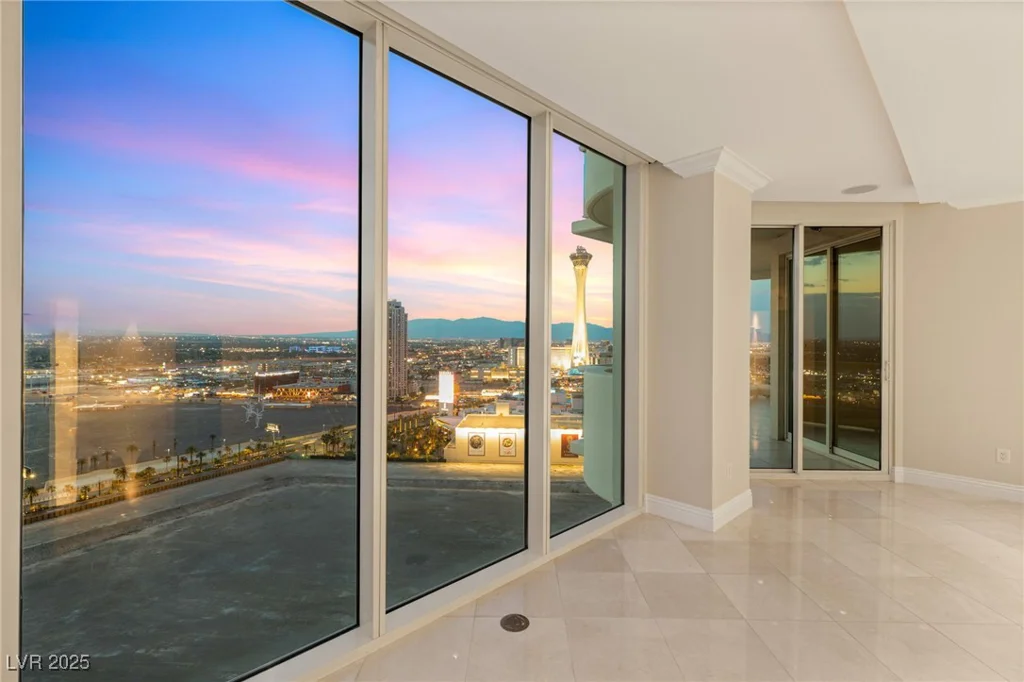 2747 Paradise, Las Vegas, NV 89109