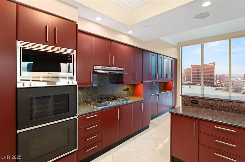 2747 Paradise, Las Vegas, NV 89109