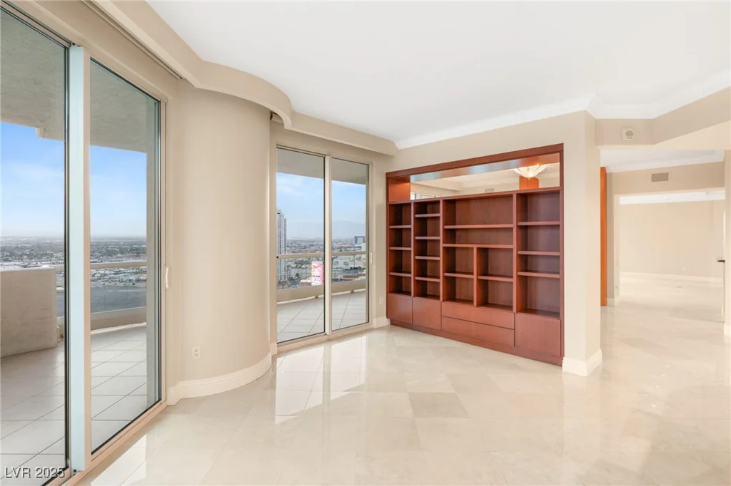 2747 Paradise, Las Vegas, NV 89109