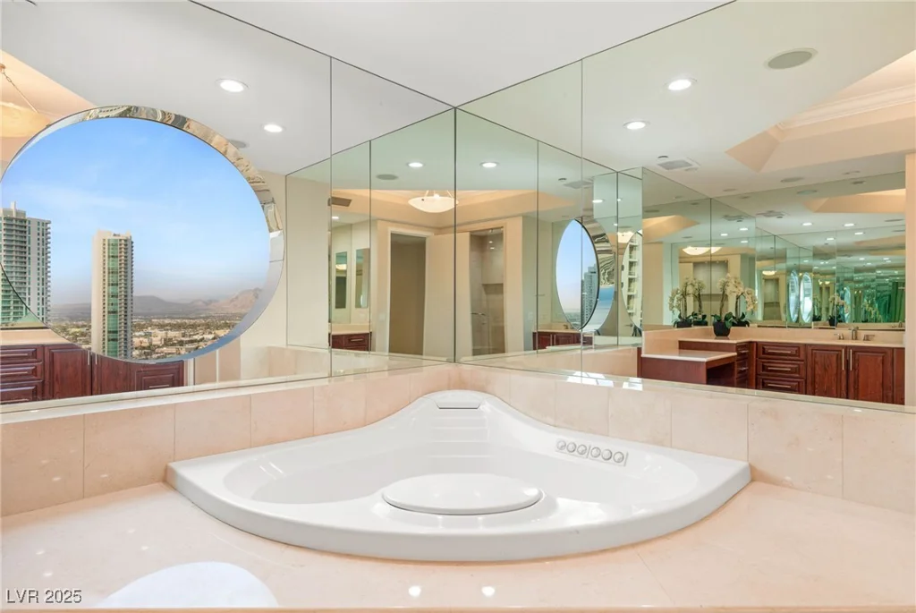 2747 Paradise, Las Vegas, NV 89109