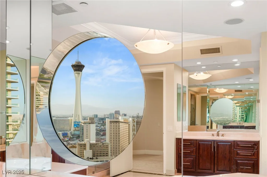 2747 Paradise, Las Vegas, NV 89109