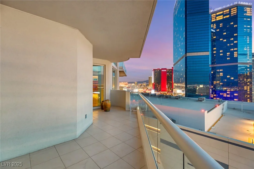 2747 Paradise, Las Vegas, NV 89109