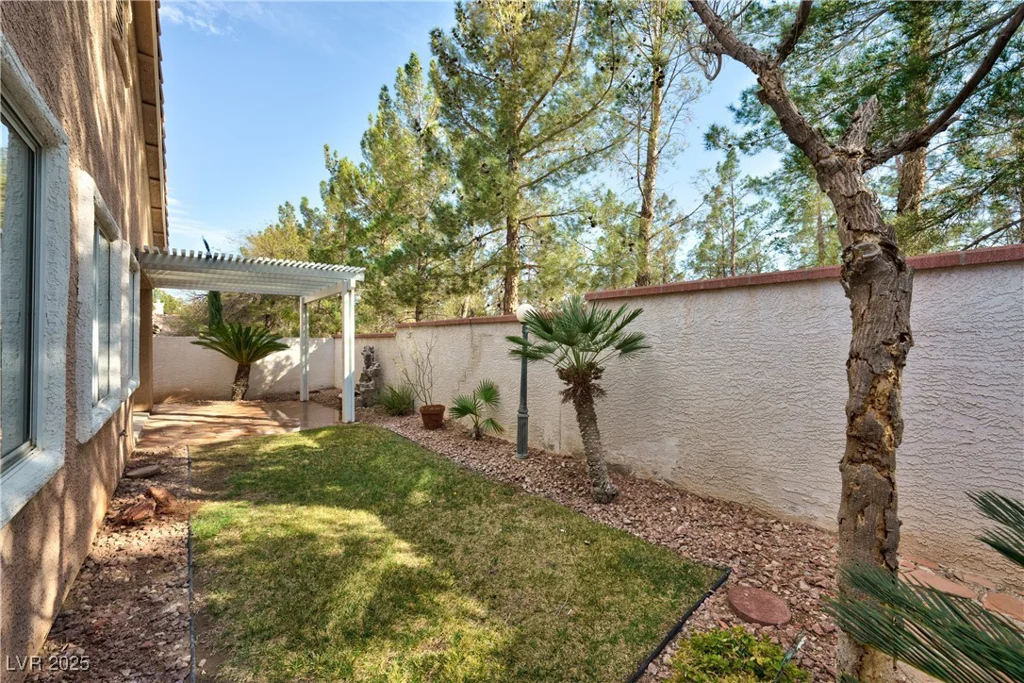 10017 Snow Crest, Las Vegas, NV 89134