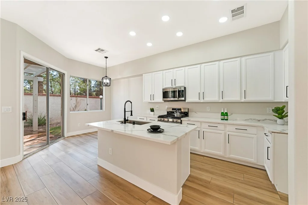 10017 Snow Crest, Las Vegas, NV 89134