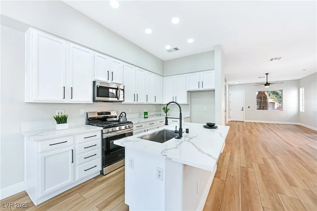 10017 Snow Crest, Las Vegas, NV 89134