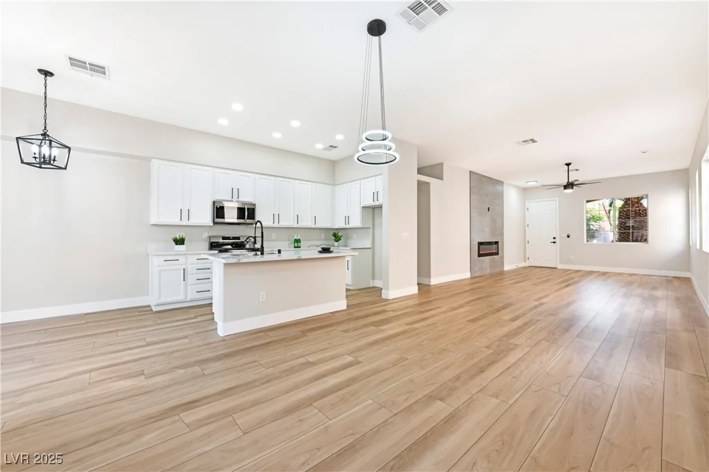 10017 Snow Crest, Las Vegas, NV 89134