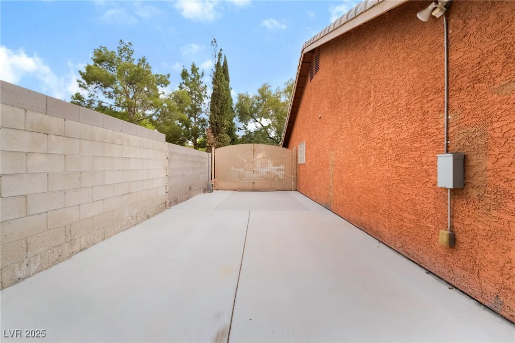 7517 Elk Meadows, Las Vegas, NV 89131
