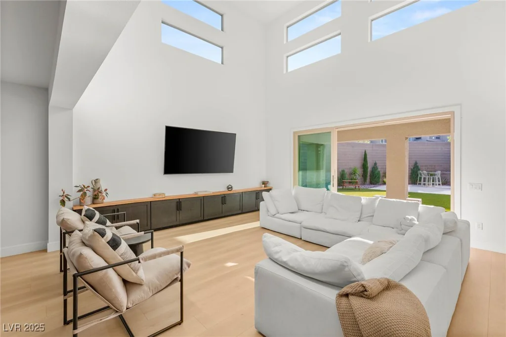 389 Red Feather Peak, Las Vegas, NV 89138