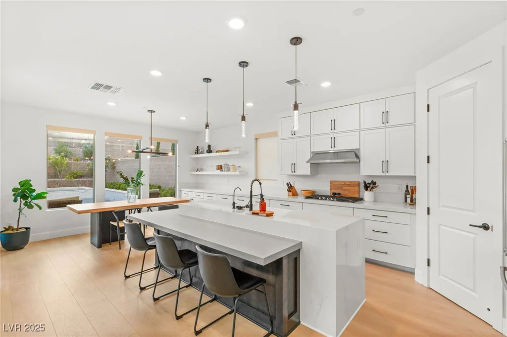 389 Red Feather Peak, Las Vegas, NV 89138