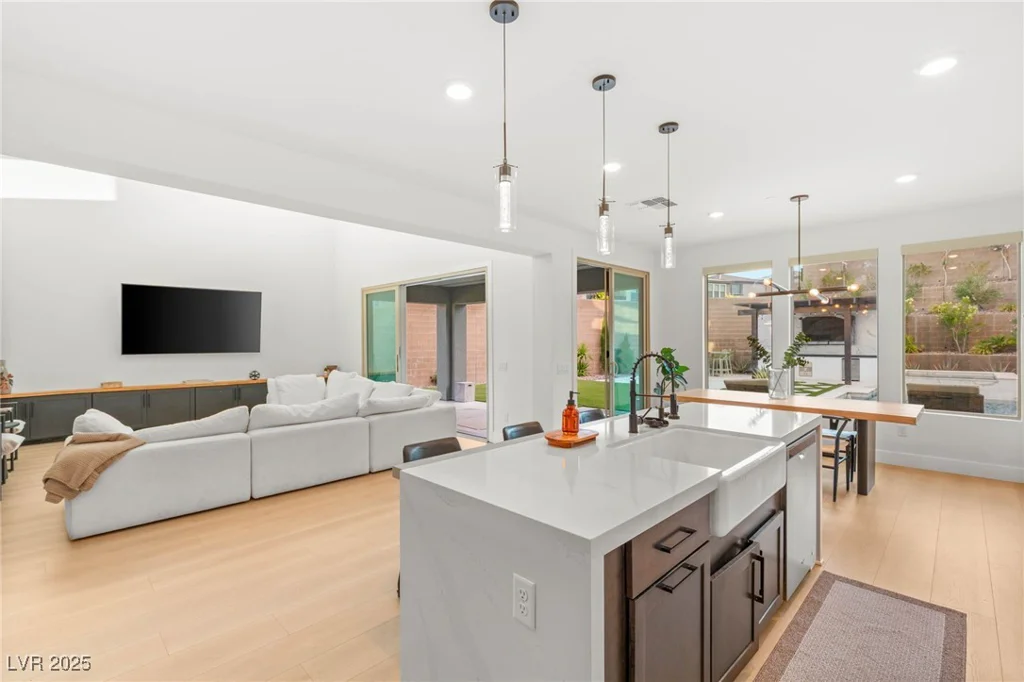 389 Red Feather Peak, Las Vegas, NV 89138