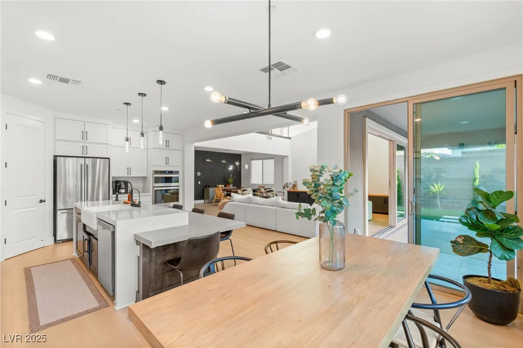 389 Red Feather Peak, Las Vegas, NV 89138