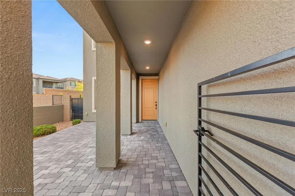 389 Red Feather Peak, Las Vegas, NV 89138
