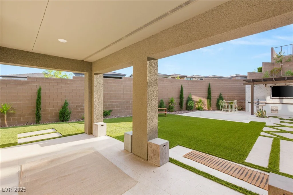 389 Red Feather Peak, Las Vegas, NV 89138