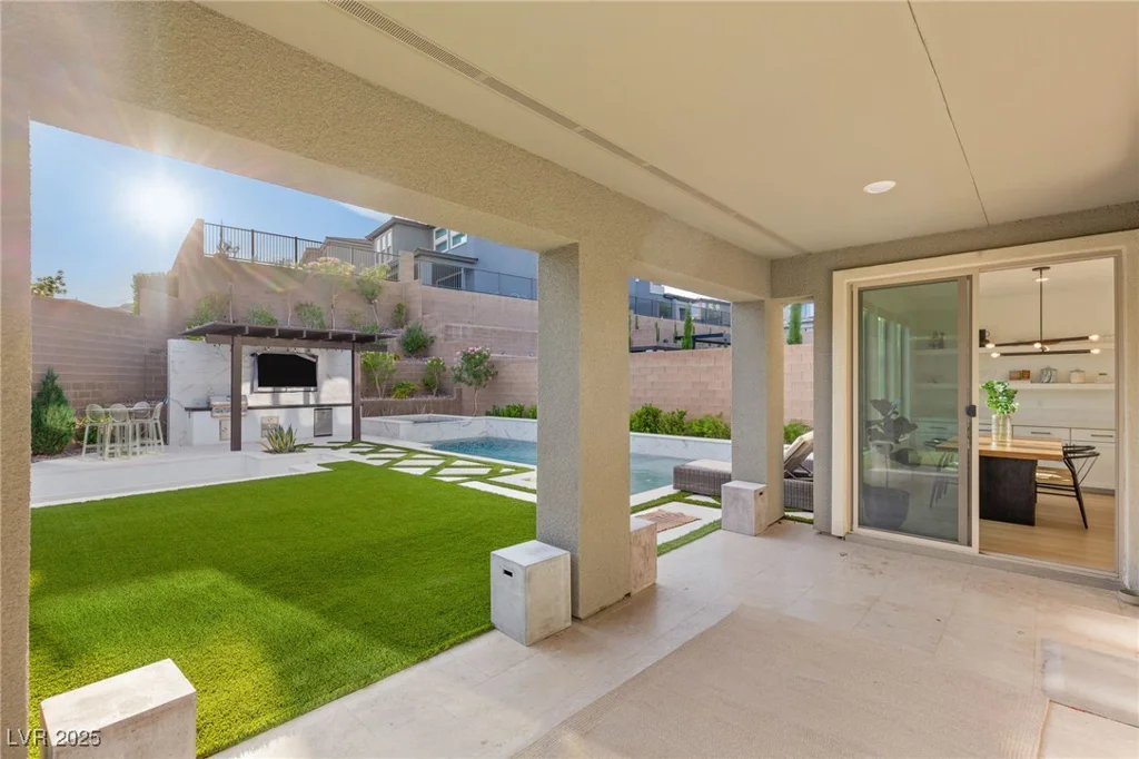 389 Red Feather Peak, Las Vegas, NV 89138