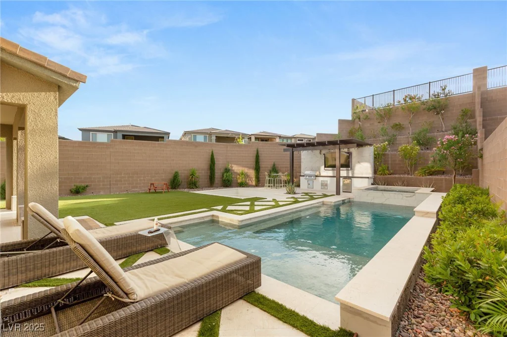 389 Red Feather Peak, Las Vegas, NV 89138