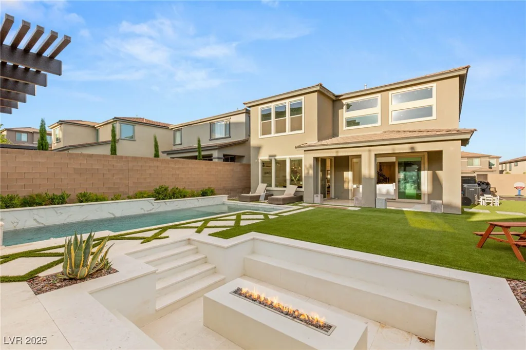 389 Red Feather Peak, Las Vegas, NV 89138