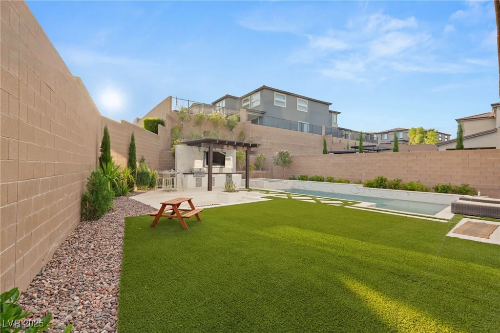 389 Red Feather Peak, Las Vegas, NV 89138