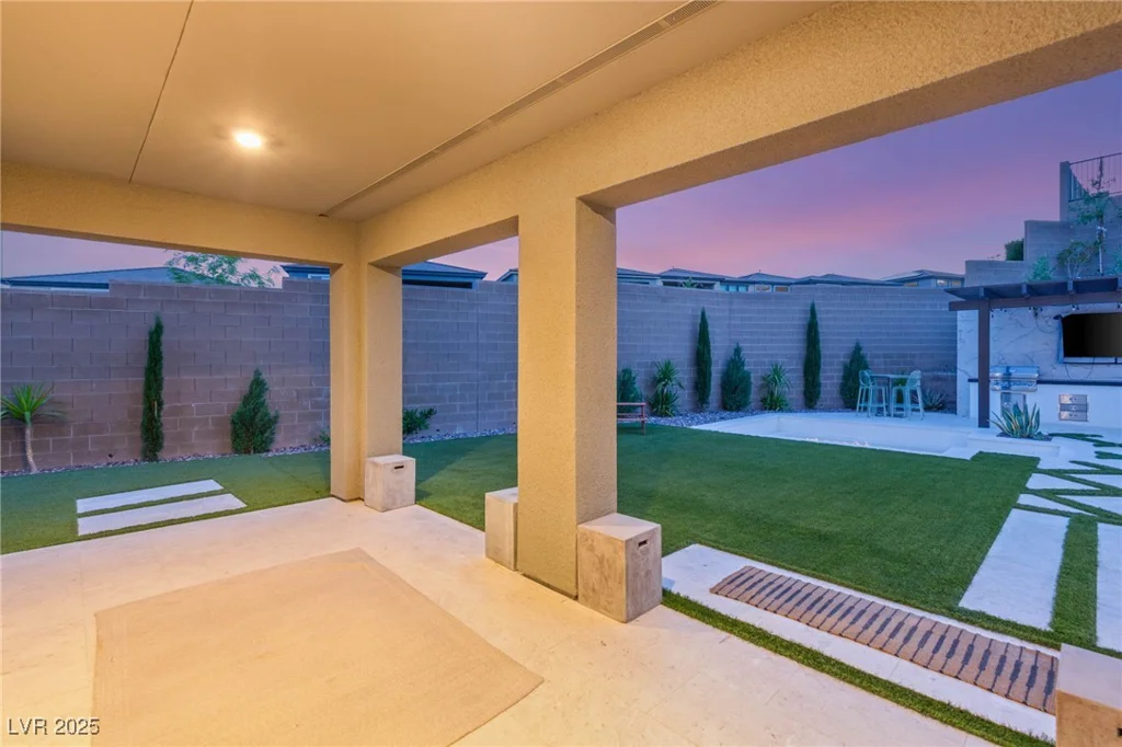 389 Red Feather Peak, Las Vegas, NV 89138