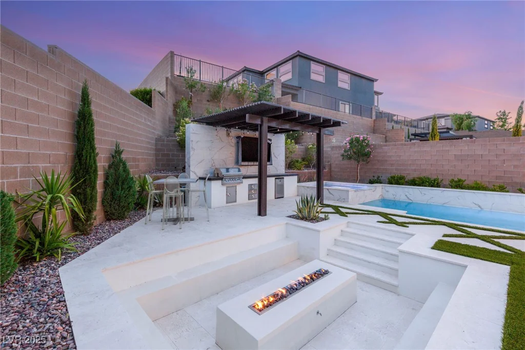 389 Red Feather Peak, Las Vegas, NV 89138